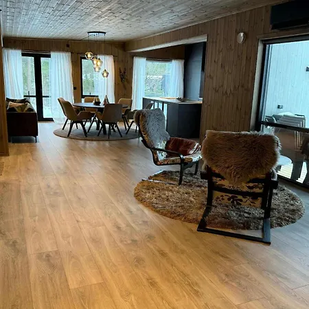 New Modern And Spacious On Boroya Sorlandet - 3 Bedrooms *